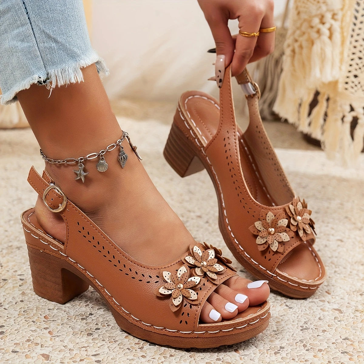 ALMA / STYLISH HEELED SANDALS