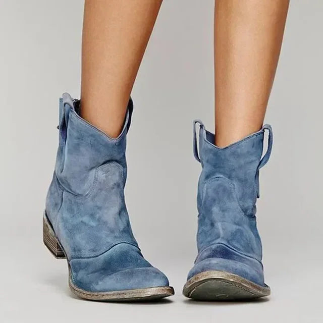 HENLEY / COWBOY BOOTS