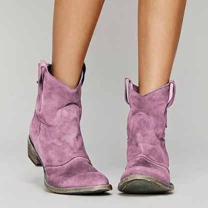 HENLEY / COWBOY BOOTS
