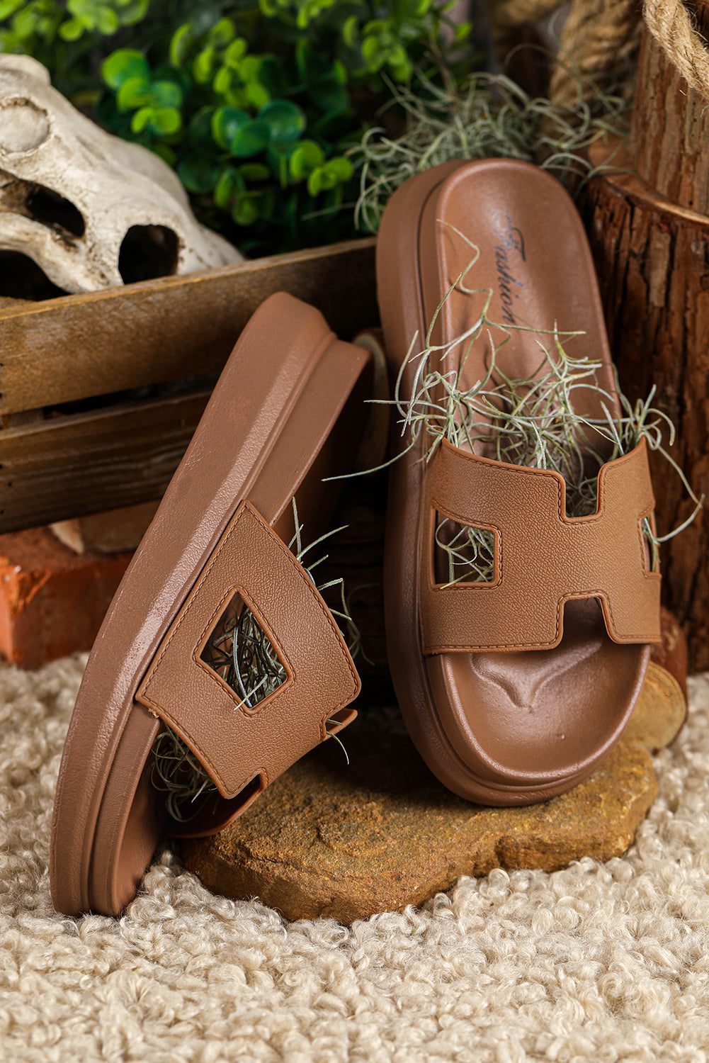 NIA / PLATFORM SANDALS
