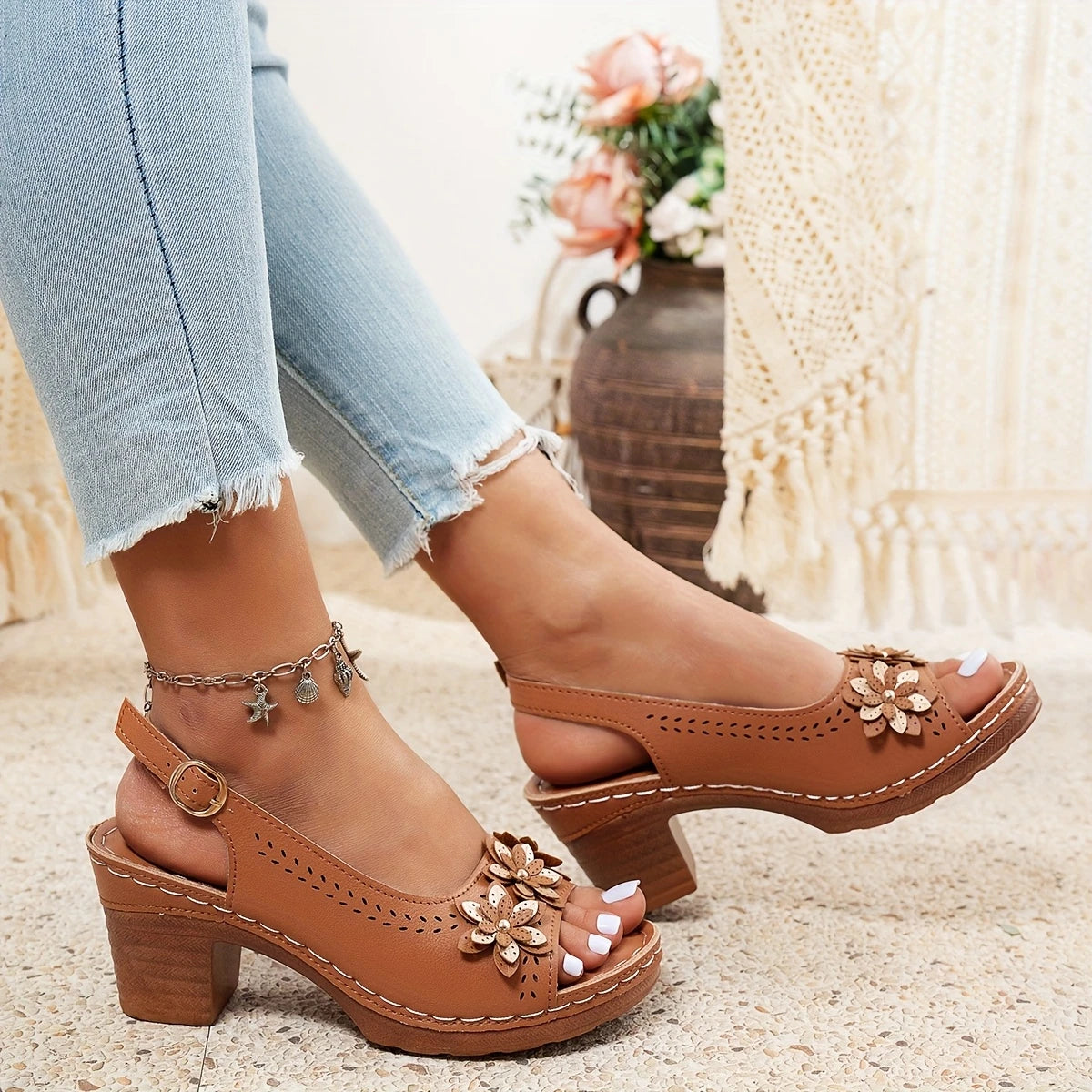 ALMA / STYLISH HEELED SANDALS