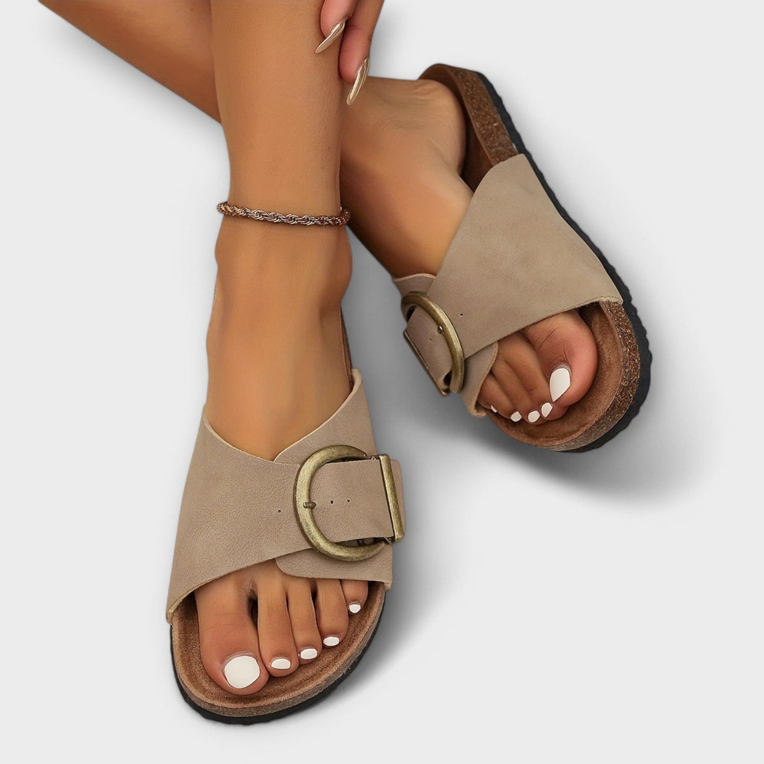 NERINA / CUSHIONED SANDALS
