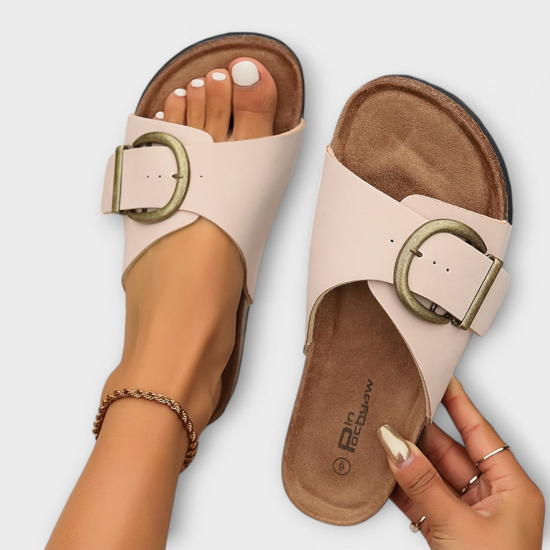 NERINA / CUSHIONED SANDALS